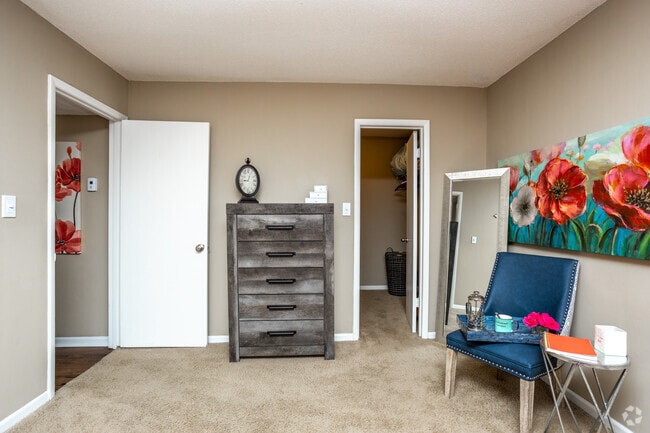 2BR, 1.5BA - 929 SF - Fieldcrest