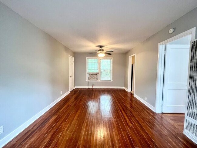 Photo - Move In Special! - First Floor 1bd/1ba Bet...