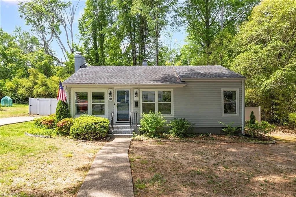 Photo - 2109 Cleburne St
