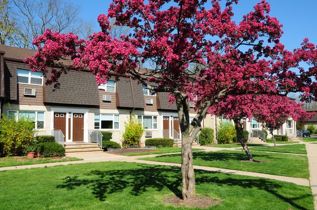 Woodbridge Village - Woodbridge Village Apartamentos