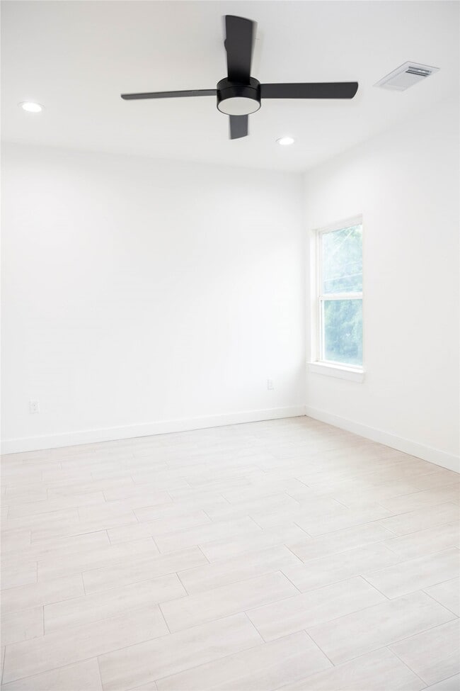 Building Photo - 8210 Knox St