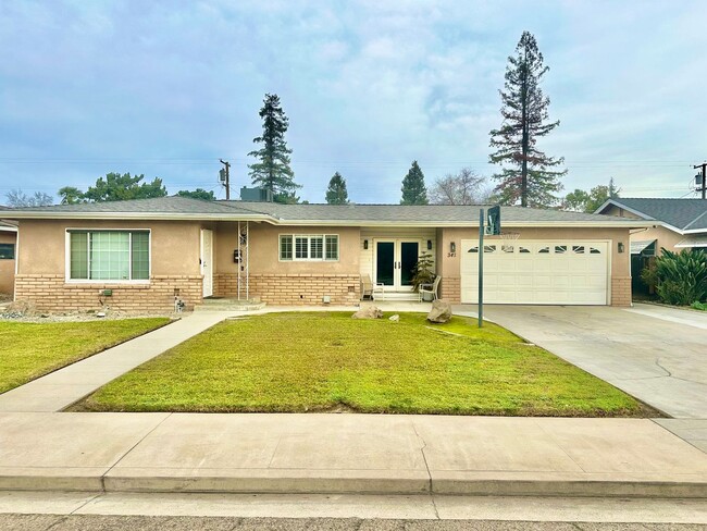 Stunning Reedley 3/3 with Pool - Stunning Reedley 3/3 with Pool Casa