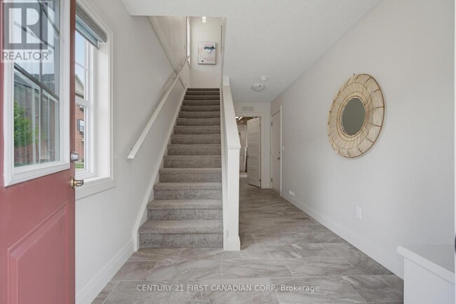 Photo - 1040 Coronation Dr