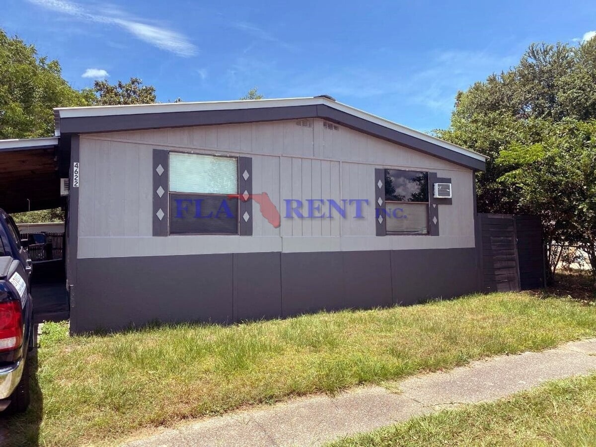 3/2 Mobile Home with fenced yard - 3/2 Mobile Home with fenced yard