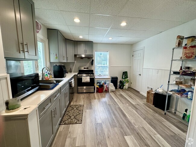 Building Photo - 118 Josephine Ave Unit 2 Rental