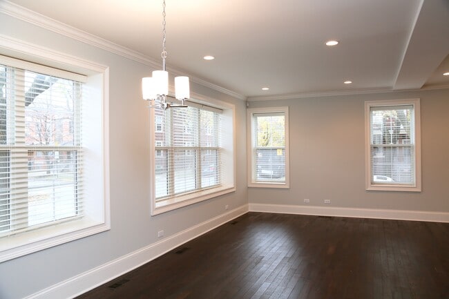 Photo - 2305 W Waveland Ave Unidad 1W