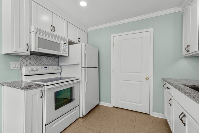 Photo - 2215 Rowland Ave