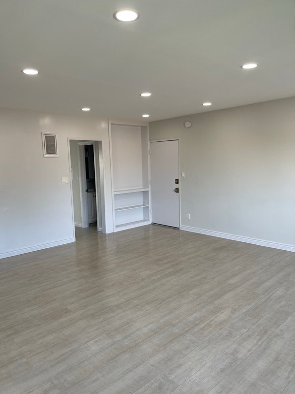 Building Photo - 2919 Carmona Ave Rental