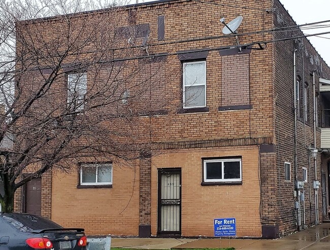 Building Photo - 6321 Lansing Ave Unit 4