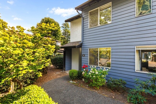 Building Photo - 280 Newport Way NW