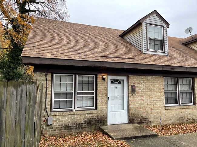 Building Photo - Coleman Place 3-bedroom, 2-bath Condo