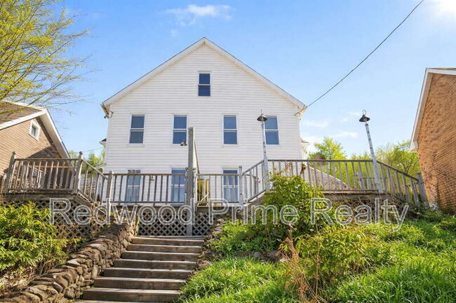 Building Photo - 536 Russell Ave