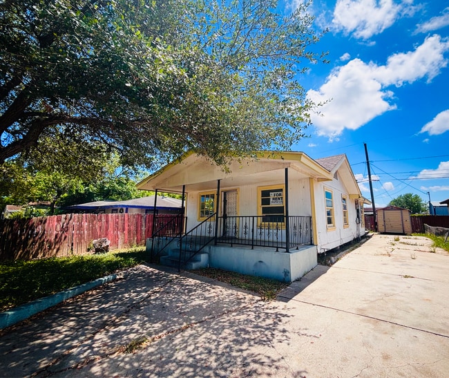 Building Photo - 2621 Tarlton St Rental