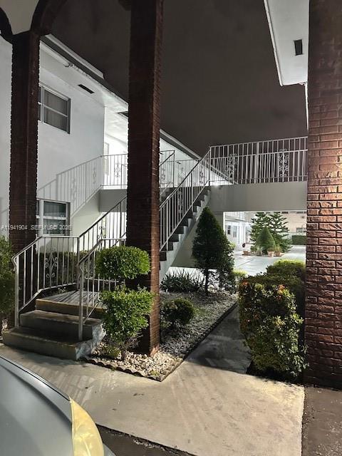 Building Photo - 2826 Van Buren St Unit 12A