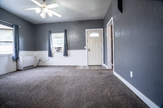 Photo - 41 Riverside Rd S