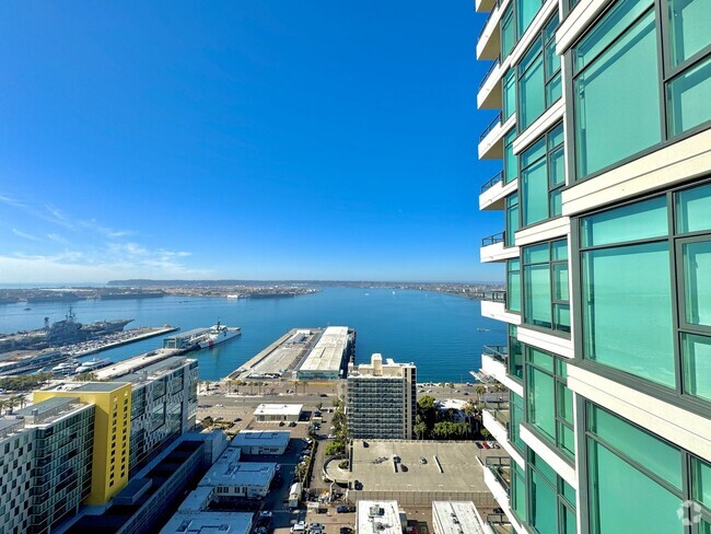 Building Photo - 2 bed, 2 bath gorgeous condo with office f... Unit 3206