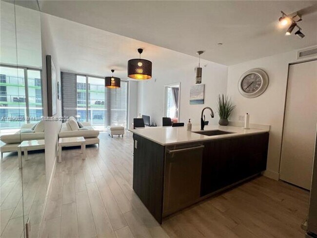 Photo - 488 NE 18th St Unidad 488 NE 18th St  3208