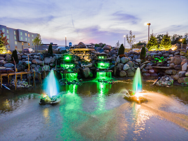 Fountain Pond - PACKTENN Rental