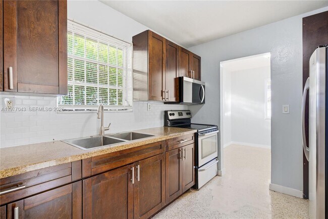 Photo - 901 NW 55th St