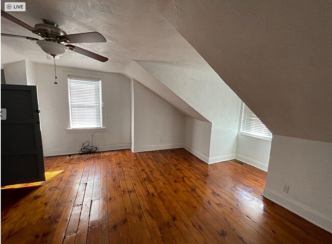 Photo - 419 Taylor St Unit Upper