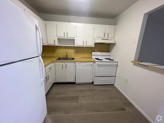 Building Photo - 16851 NE 23rd Ave Unit a409 Rental
