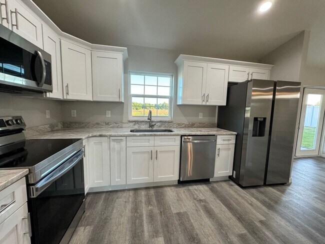 Photo - Desirable Silver Springs Shores - 3/2/2 **Won't Last**