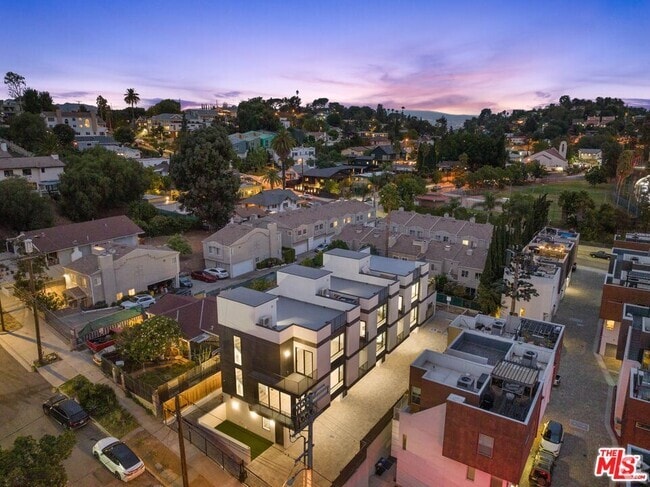 Building Photo - 2223 Clifford St Rental