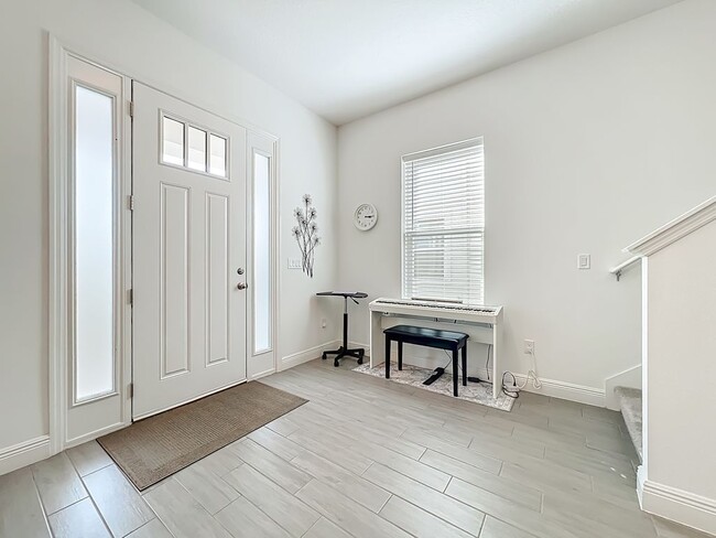 Photo - 6423 Cyrils Dr