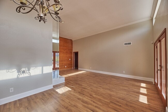 Photo - Winthrop Charm