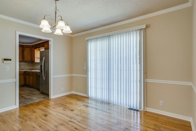 Photo - 2131 Berkshire Ln