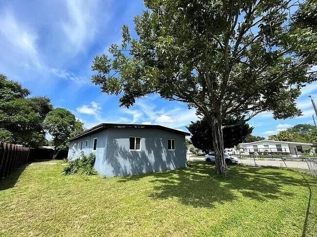 backyard - 2900 NW 5th Ct