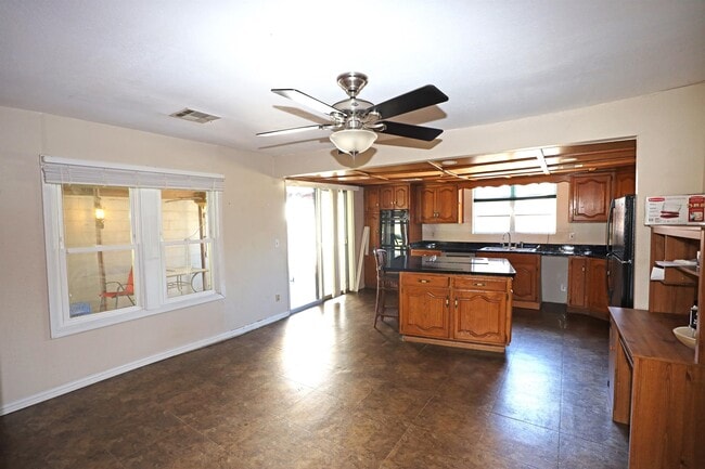 Photo - 525 E Jackson Ave