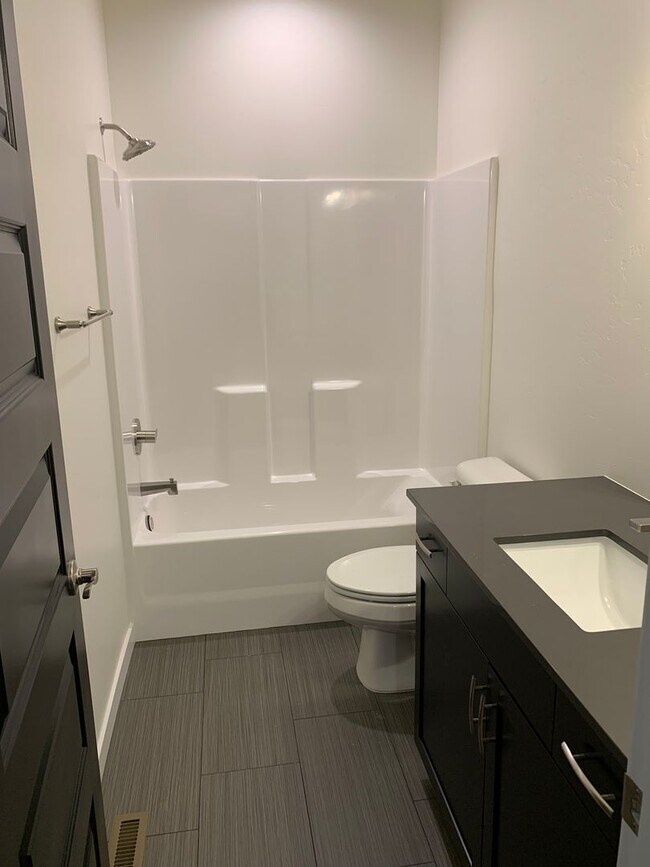 Photo - 220 Metz Ln