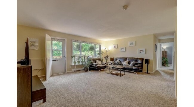 Building Photo - 142 Heidel Rd Unit #8