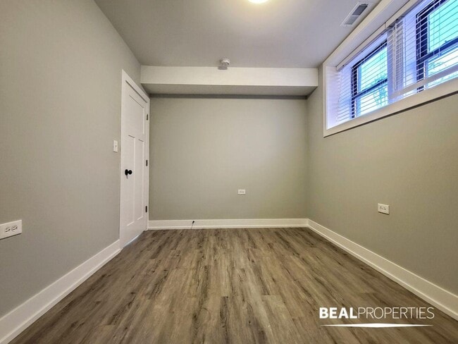 Photo - 3827.5 N Fremont St Unit E1