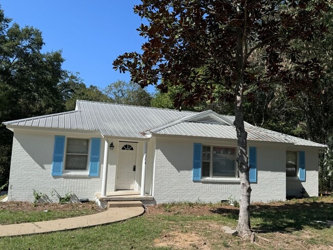 Building Photo - 3BR/1BA Home