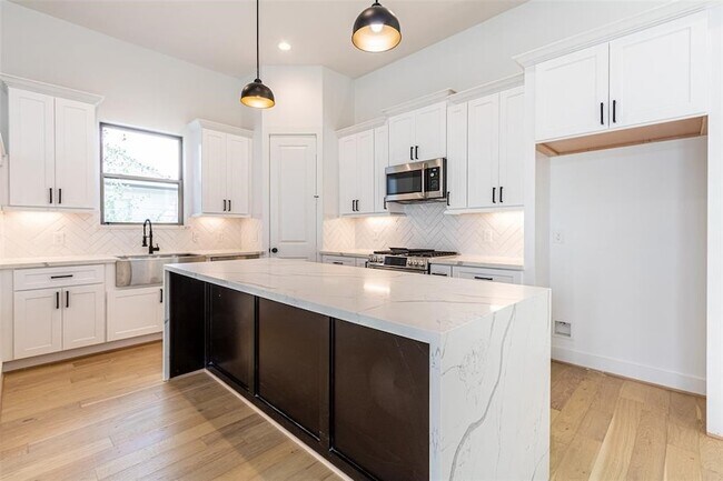 Photo - 2506 Langston St Casa