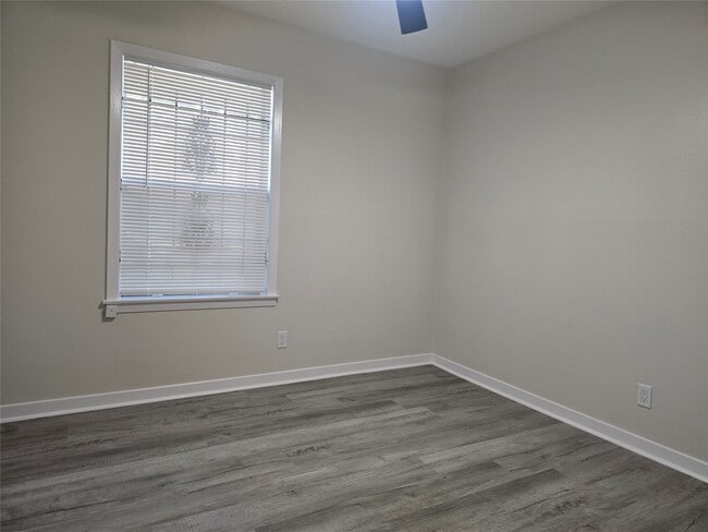 Photo - 10518 Royal Oaks Dr
