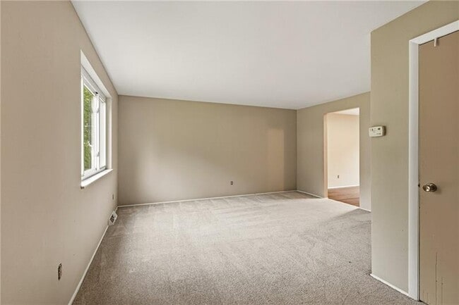 Photo - 498 Maple Rd