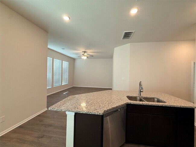 Photo - 405 Magnolia Ln