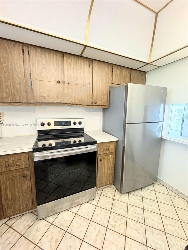 Building Photo - 8435 Sunrise Lakes Blvd Unit 302 Rental
