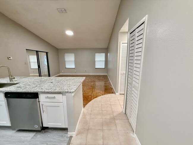 Photo - 5490 Britan Dr