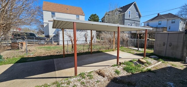 Photo - 110 W 12th St