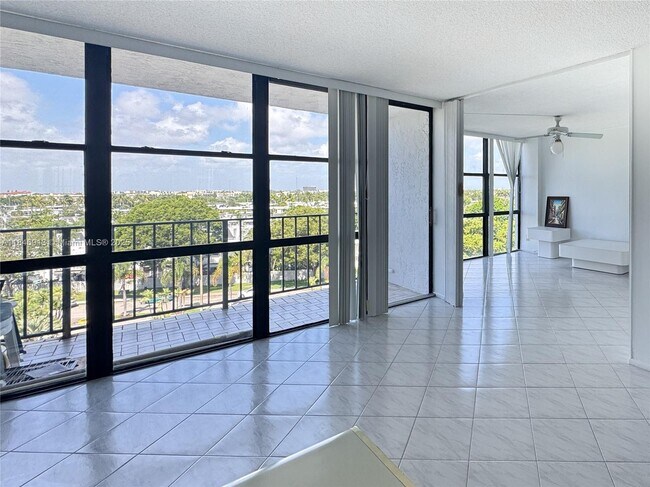 Building Photo - 1000 Parkview Dr Unit 707 Rental