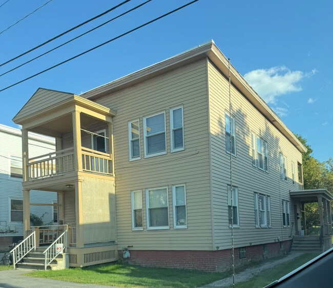 Building Photo - 151 Walnut St Unit Second floor front Rental
