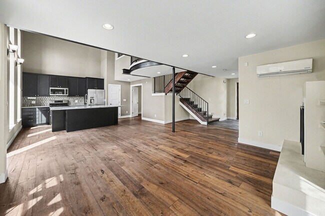 Photo - Stunning Luxury Home in Sunnyside **Move-In Special**