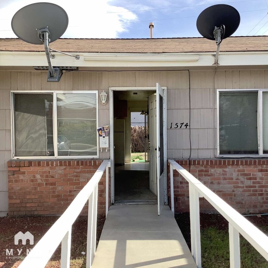 Photo - 1574 W 7th St