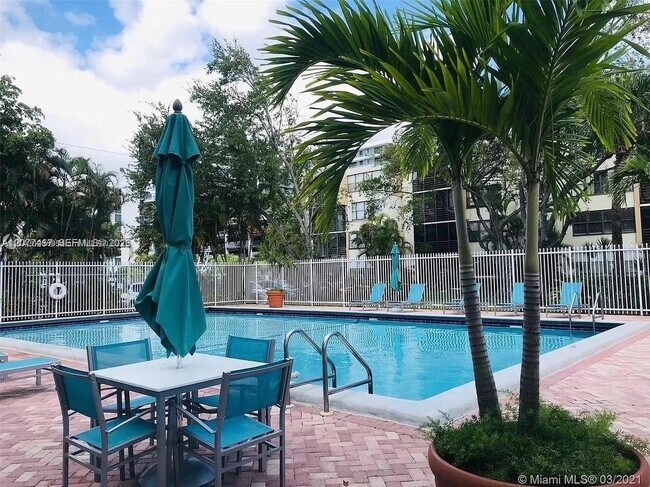 Photo - 20441 NE 30th Ave Unit 324-9