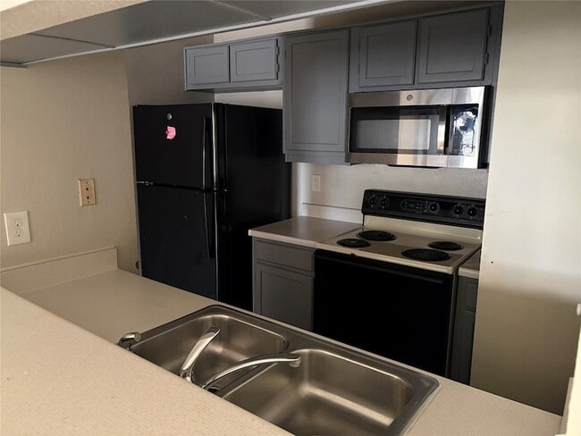 Photo - 416 Matthews Dr