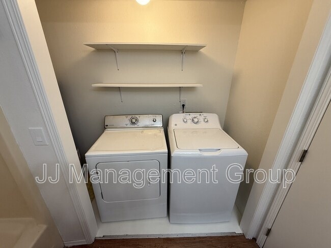 Photo - 1227 2nd St Unit Webster Apartments